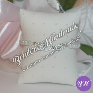 Biała bransoletka z napisem Love